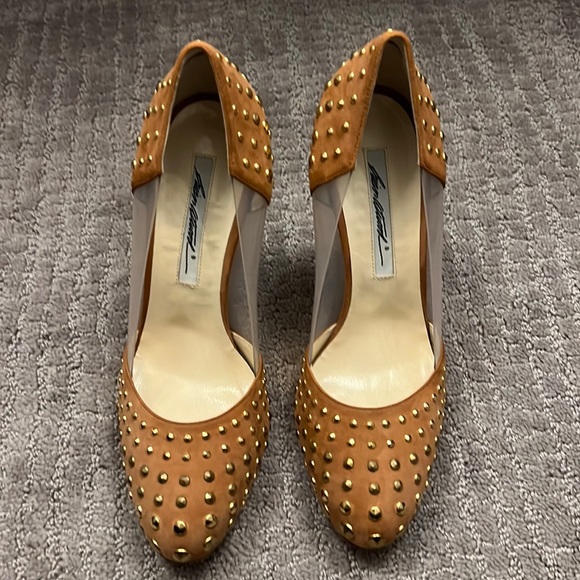 Brian Atwood nude suede studded platform heels sz 38.5 - Picture 2 of 9